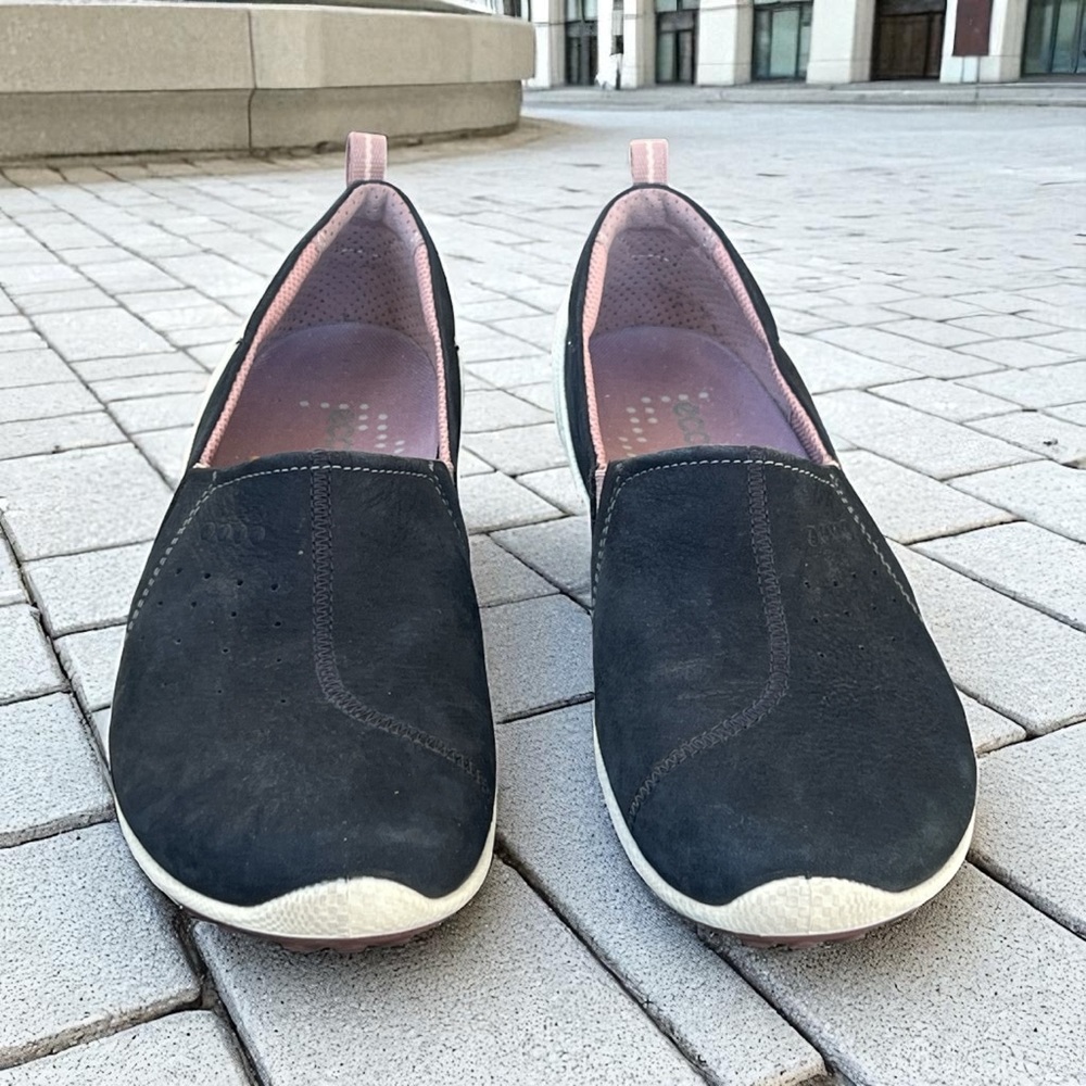 Ecco Women's Biom Black Leather Slip-On Shoes - Picture 2 of 8